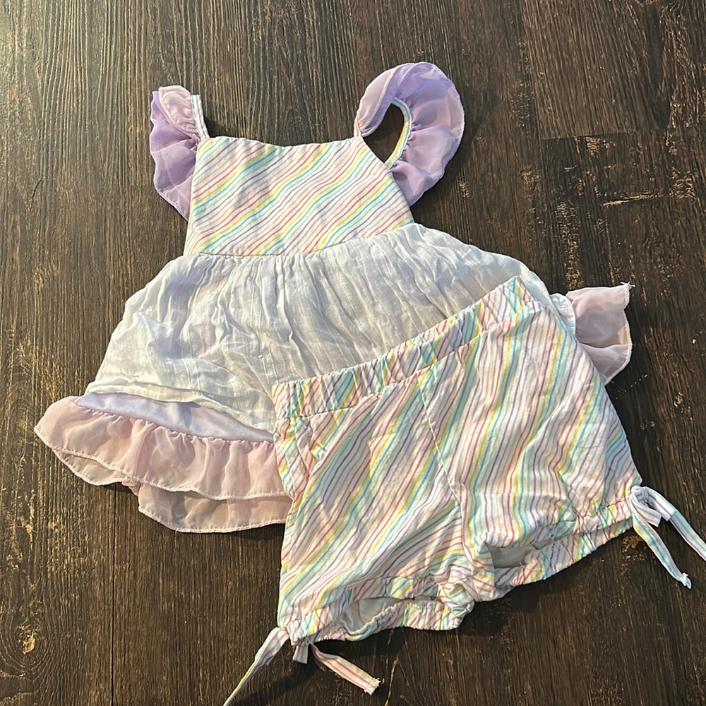 Ricrac & Ruffles. 3T. Rainbow shorts set.